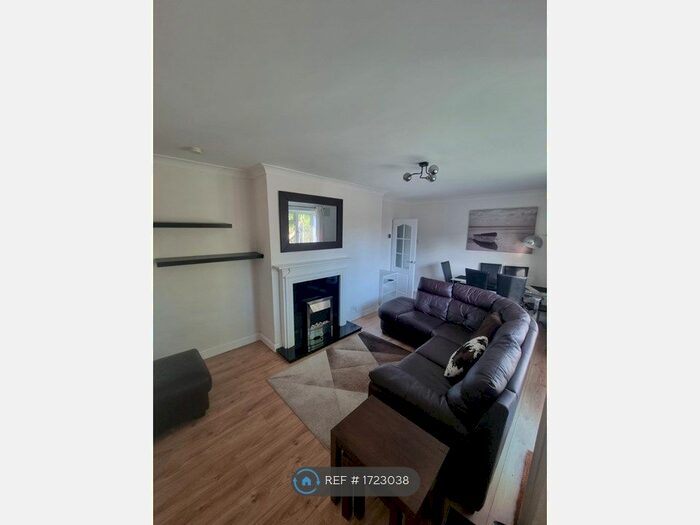 2 Bedroom Flat To Rent In Blackheath, London, SE3