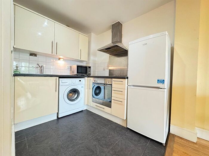 1 Bedroom Flat To Rent In High Road, Ilford, IG1
