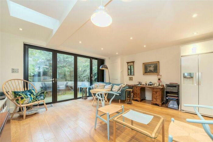 2 Bedroom Apartment To Rent In Dagnan Road, London, SW12