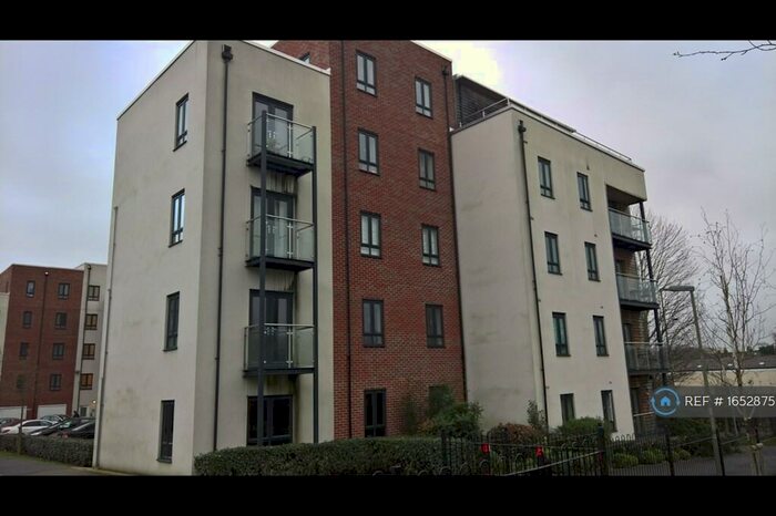 2 Bedroom Flat To Rent In Sinclair Drive, Basingstoke, RG21