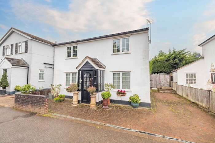 3 Bedroom Detached House For Sale In Squirrel Lane, Winkfield, SL4