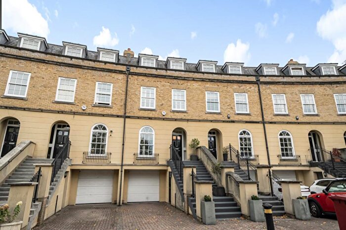 4 Bedroom Town House For Sale In Cadugan Place, Reading, Berkshire, RG1
