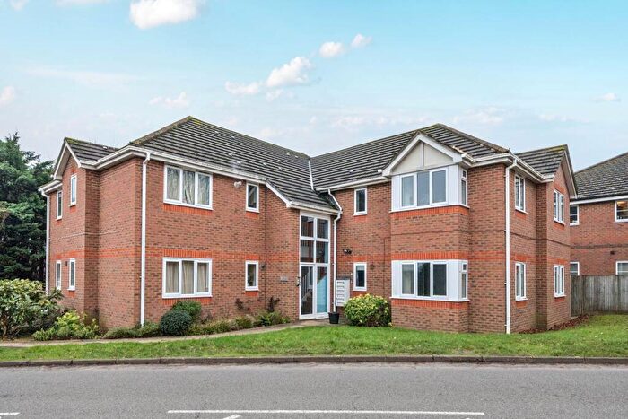 2 Bedroom Apartment For Sale In Lowfield Road, Caversham Park, RG4