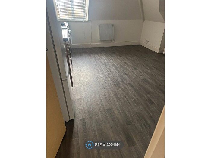 1 Bedroom Flat To Rent In Crabton Close Road, Bournemouth, BH5