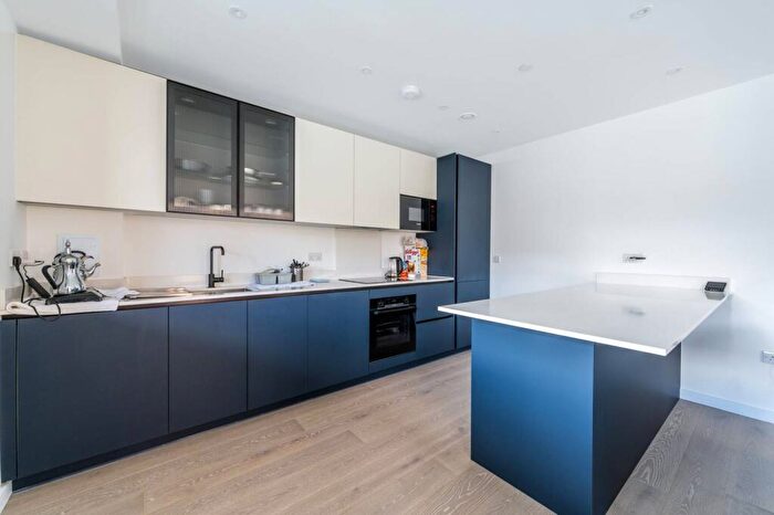 3 Bedroom Flat To Rent In Kilburn Park Road, Maida Vale, NW6