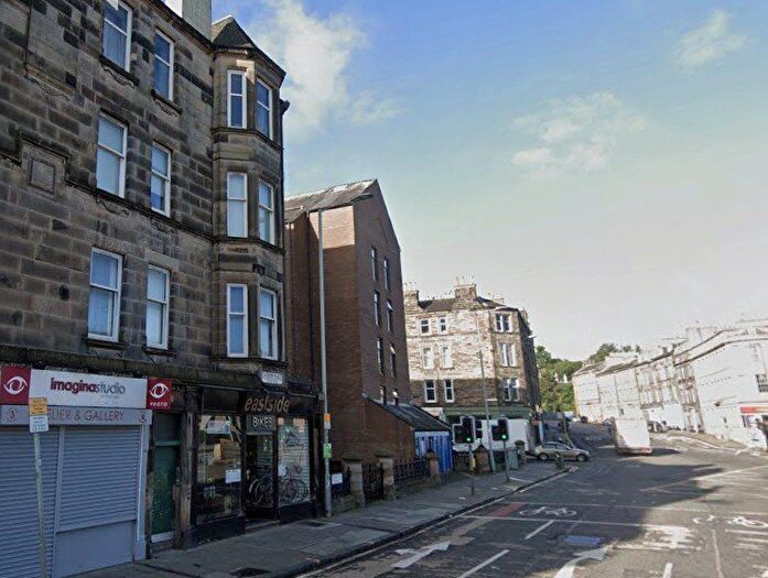3 Bedroom Flat To Rent In Cadzow Place, Edinburgh, EH7