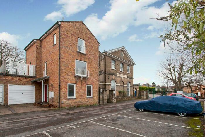 4 Bedroom Semi-Detached House To Rent In Russell Street, Cambridge, CB2