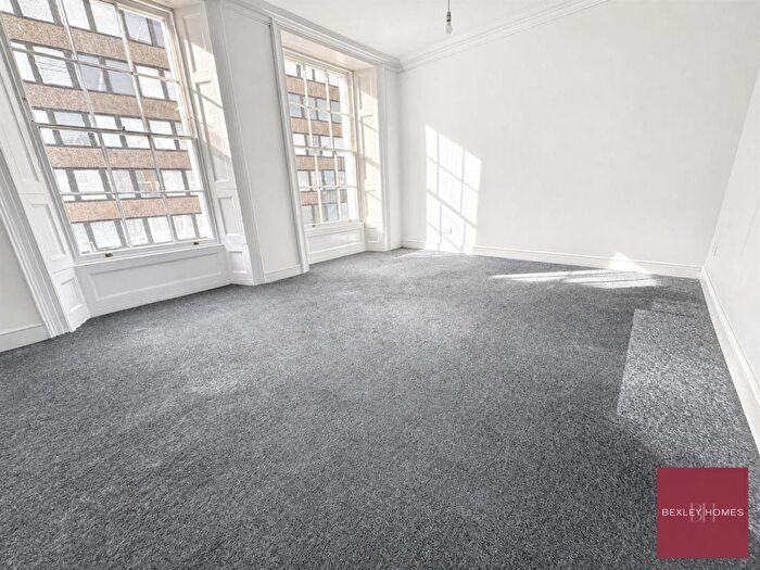 3 Bedroom Flat To Rent In Windmill Street, Gravesend, DA12