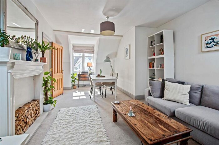 2 Bedroom Flat For Sale In Mckinley Road, Chine View Mansions, BH4