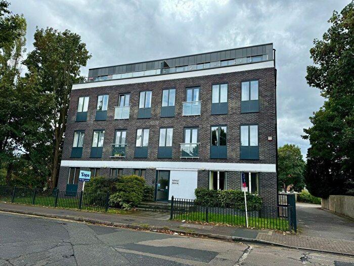 2 Bedroom Flat To Rent In Kings House, Feltham, TW13