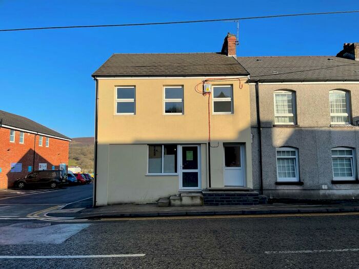 Flat To Rent In C Cwmamman Road, Ammanford, Carmarthenshire, SA18