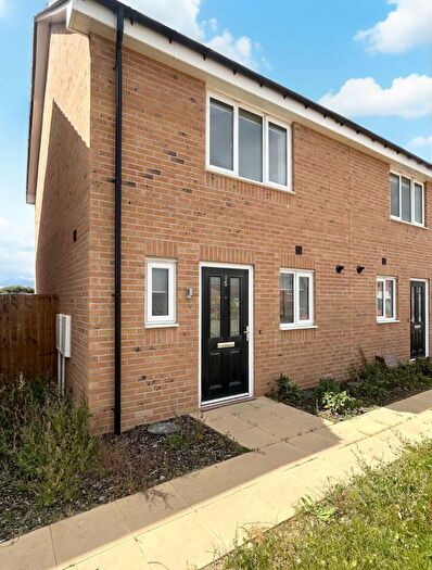 2 Bedroom End Of Terrace House To Rent In Watson Drive, Scartho Top, Grimsby, Lincolnshire, DN33