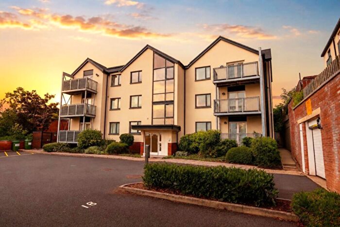 2 Bedroom Flat For Sale In Old Brewery Walk, Brackley, Northamptonshire, NN13