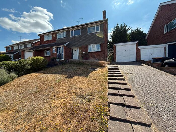 3 Bedroom Semi-Detached House For Sale In Bibshall Crescent, Dunstable, LU6