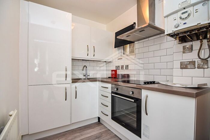 1 Bedroom Flat To Rent In Walm Lane, Willesden, London, NW2