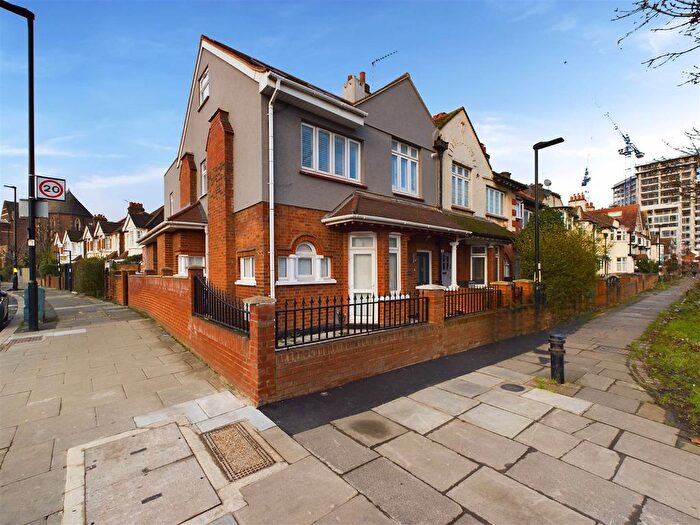 2 Bedroom Flat To Rent In Horn Lane, Acton, W3