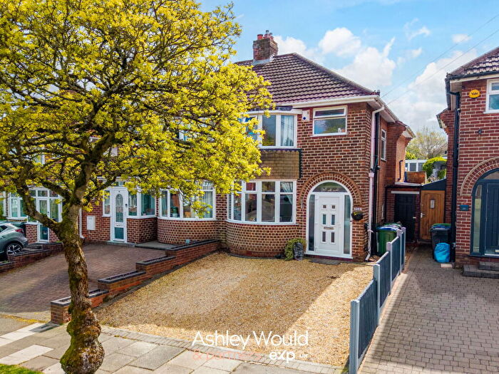 3 Bedroom Semi-Detached House For Sale In Apsley Road, Oldbury, B68