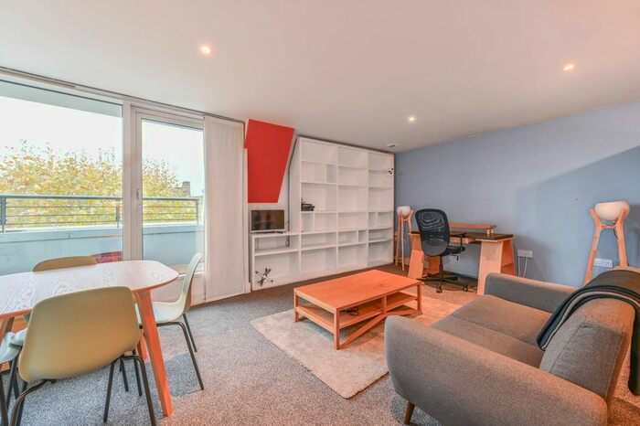 1 Bedroom Flat To Rent In Empire Square South, Borough, London, SE1