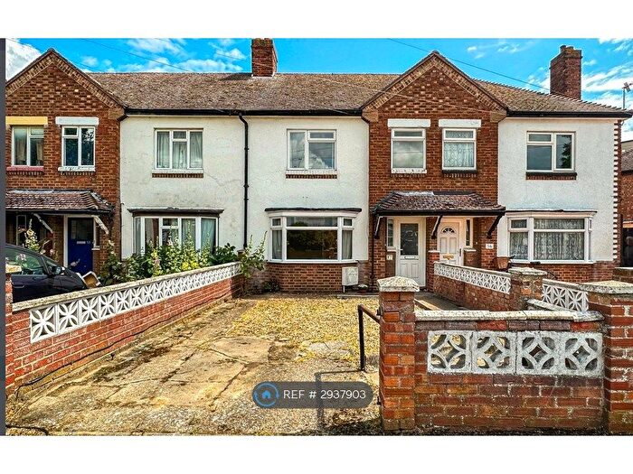 3 Bedroom Semi-Detached House To Rent In Silverwood Close, Cambridge, CB1