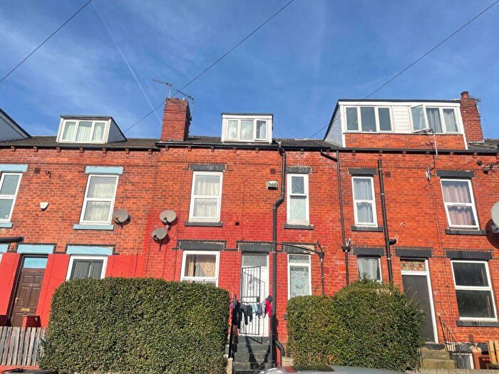 2 Bedroom Terraced House For Sale In Strathmore Avenue, Leeds, LS9