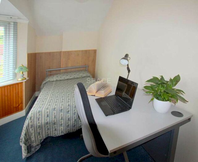 5 Bedroom Semi-Detached House To Rent In Addington Road, Reading, RG1