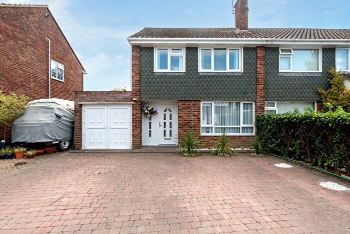 3 Bedroom Semi-Detached House For Sale In Alder Close, Romsey, Hampshire, SO51