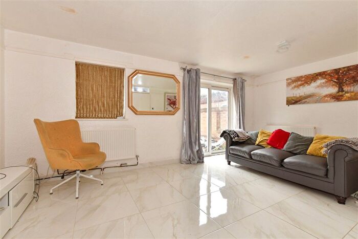 2 Bedroom End Of Terrace House For Sale In Malyons Place, Basildon, Essex, SS13