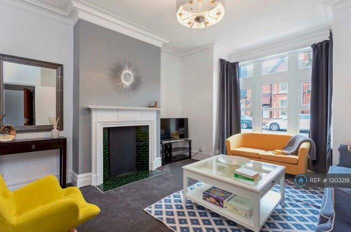 2 Bedroom Flat To Rent In Broadway, Kettering, NN15