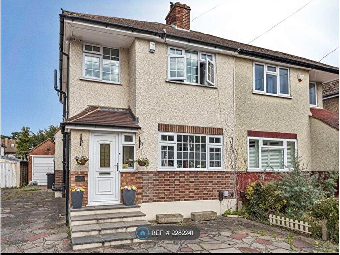 3 Bedroom Semi-Detached House To Rent In Bassetts Way, Farnborough, Orpington, BR6