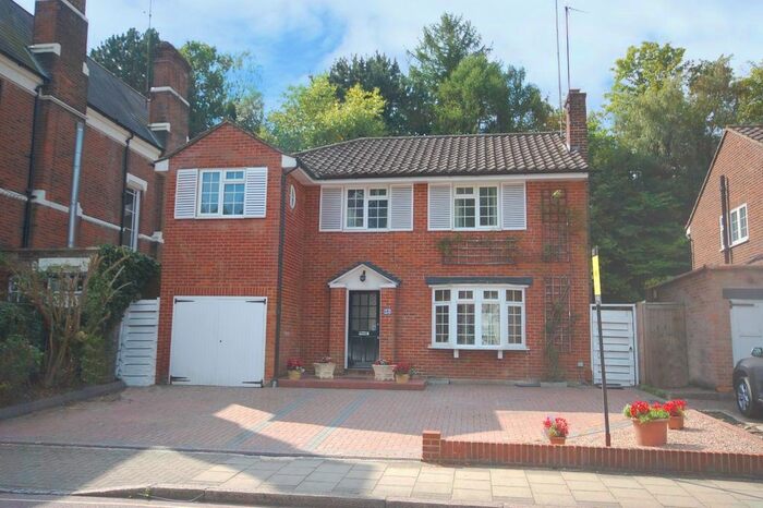 4 Bedroom Detached House To Rent In Lower Camden, Chislehurst, BR7