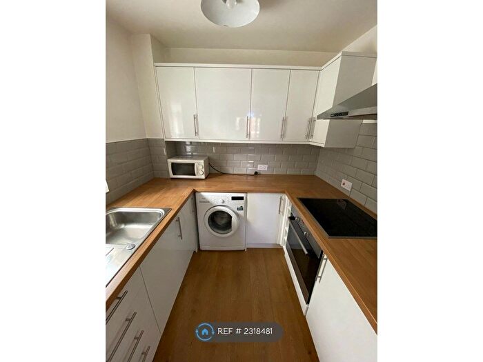 1 Bedroom Flat To Rent In Harton Lodge, London, SE8