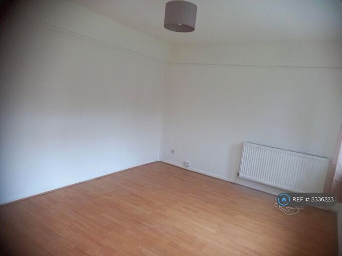 1 Bedroom Maisonette To Rent In Lorne Close, Slough, SL1