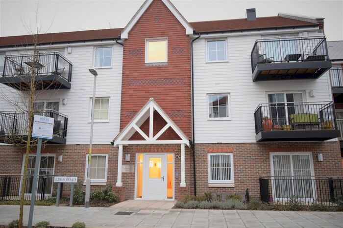 2 Bedroom Flat To Rent In Redlands Court, Eden Road, Dunton Green, Kent, TN14