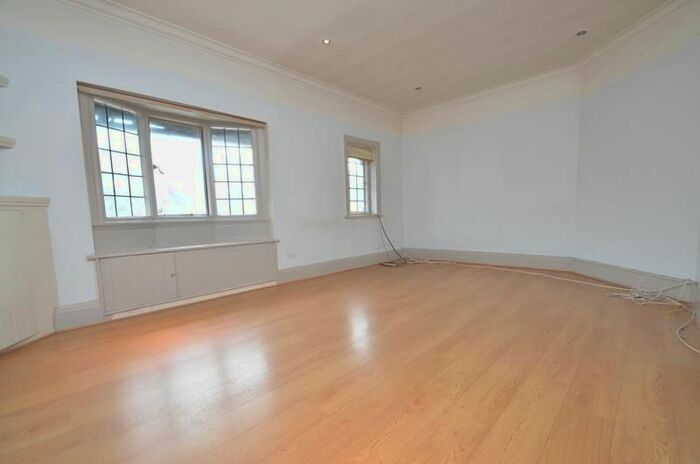2 Bedroom Flat To Rent In High Street, Ruislip, HA4