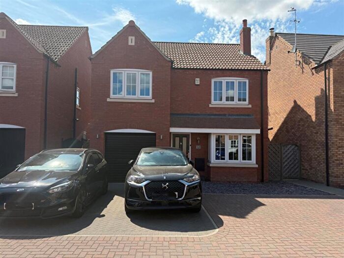 4 Bedroom Detached House For Sale In Paddock Way, Kingswood, Hull, HU7