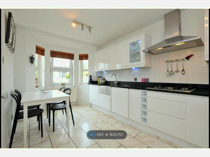4 Bedroom Terraced House To Rent In Kersley Road, London, N16