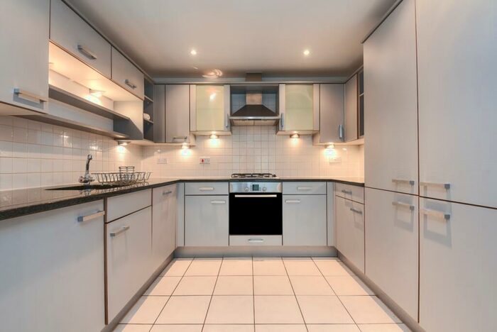 2 Bedroom Flat To Rent In Meadowcourt Road Blackheath, SE3