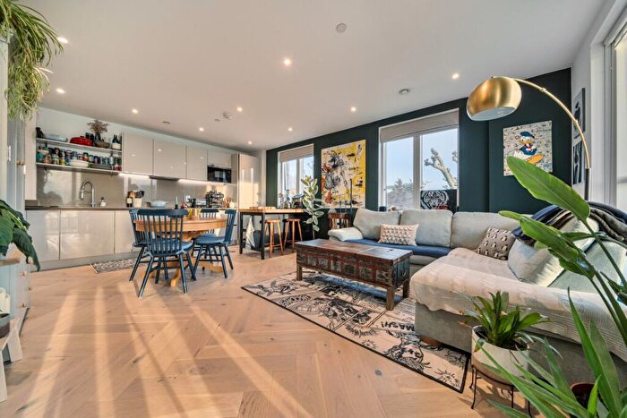 2 Bedroom Flat For Sale In Layard Road, London, SE16