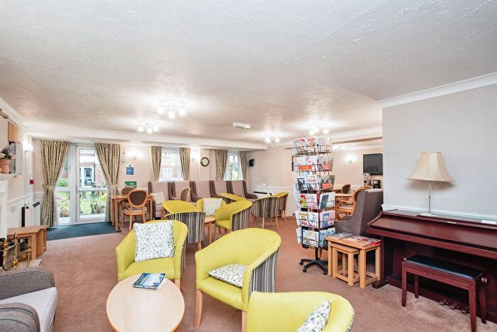 1 Bedroom Flat For Sale In Lower High Street, Watford, WD17