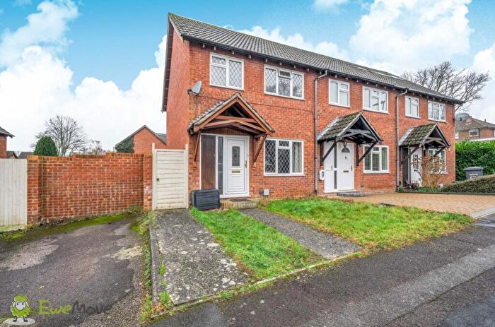 3 Bedroom End Of Terrace House For Sale In Greywell Close, Tadley, Hampshire, RG26