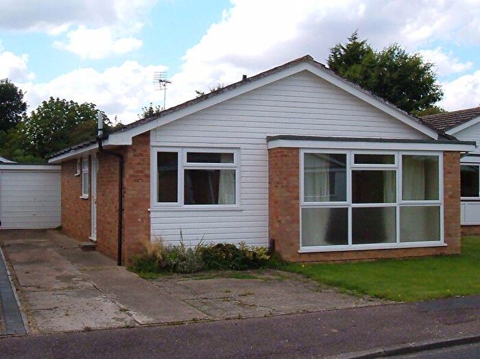 3 Bedroom Link Detached House To Rent In Craven Close, Trumpington, Cambridge, CB2