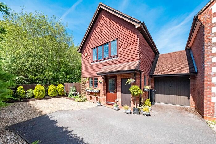 3 Bedroom Link Detached House For Sale In Baywood Close, Farnborough, GU14