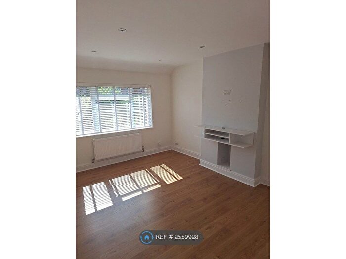 2 Bedroom Maisonette To Rent In Brighton Road, Hooley, Coulsdon, CR5