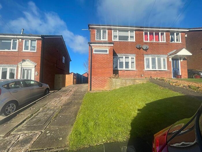 3 Bedroom Semi-Detached House To Rent In Grassington Drive, Burnley, BB10