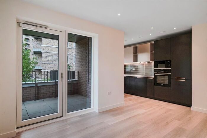 2 Bedroom Flat To Rent In Azure Mansions, Clarendon, London, N8