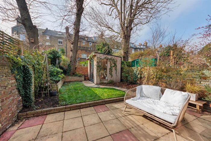 2 Bedroom Flat For Sale In Shirlock Road, Hampstead, NW3