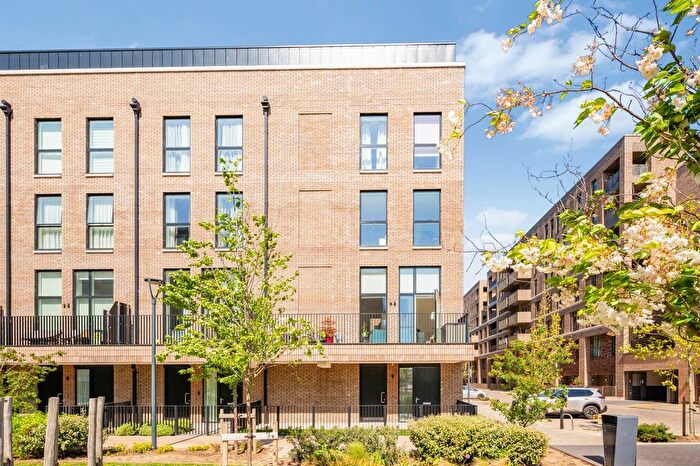 3 Bedroom Maisonette For Sale In Gallions Road, London, E16