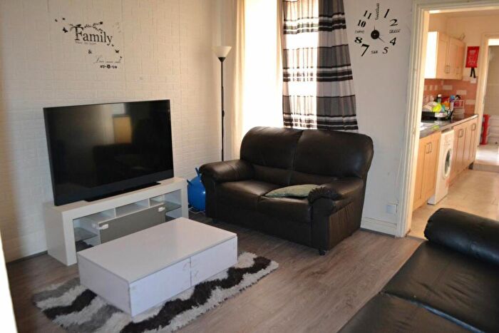 3 Bedroom House To Rent In Hubert Road, B29