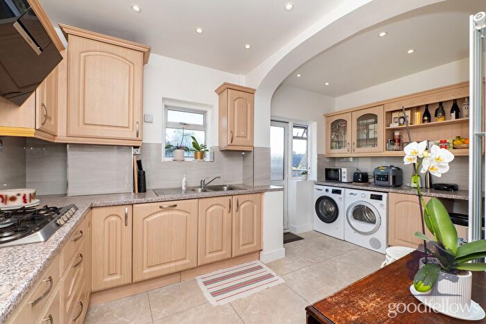 5 Bedroom Semi-detached House To Rent In Dibdin Road, Sutton, SM1