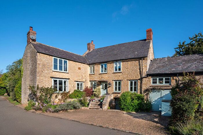 4 Bedroom Detached House For Sale In Oak Cottage, Farthinghoe, Northamptonshire, NN13